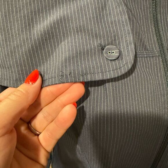 Lululemon Wind and Rain Jacket - Picture 9 of 9